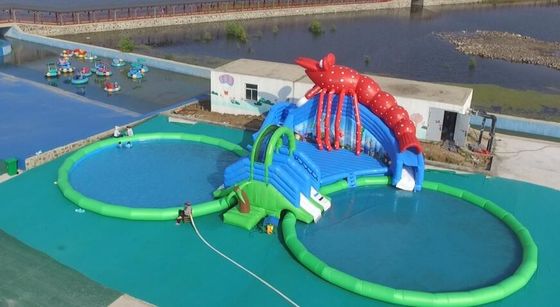 Tobogán acuático multi modificado para requisitos particulares de los niños de la función, parque de atracciones inflable grande de la casa de la despedida del parque del agua